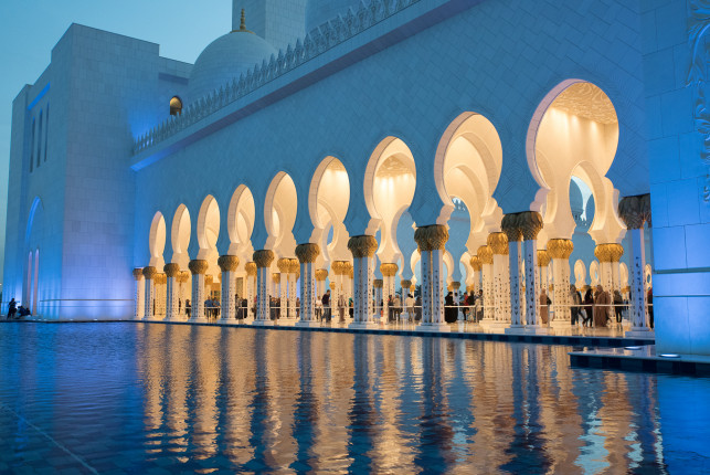 Sheikh Zayed Mosque ● 32 mm ● 1/60 Sek. bei ƒ / 8,0 ● ISO 2800