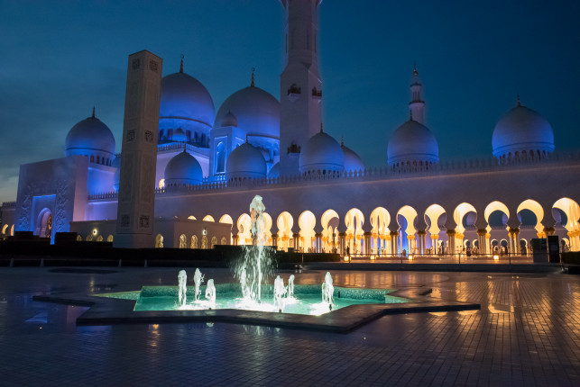Sheikh Zayed Mosque ● 26 mm ● 1/60 Sek. bei ƒ / 8,0 ● ISO 12800