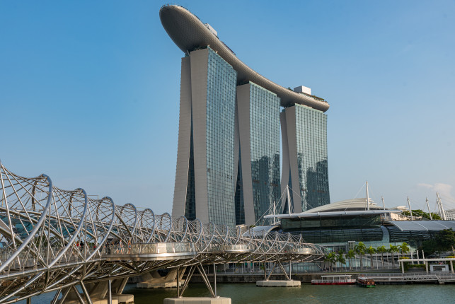 Marina Bay Sands & Helix Bridge ● 38 mm ● 1/200 Sek. bei ƒ / 8,0 ● ISO 100