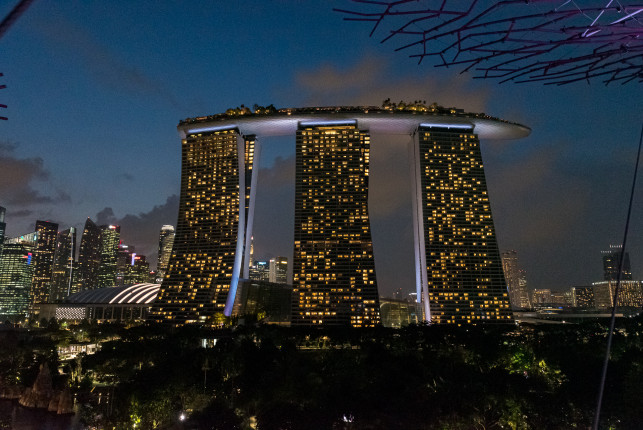 Marina Bay Sands at Night ● 24 mm ● 1/60 Sek. bei ƒ / 5,0 ● ISO 11400