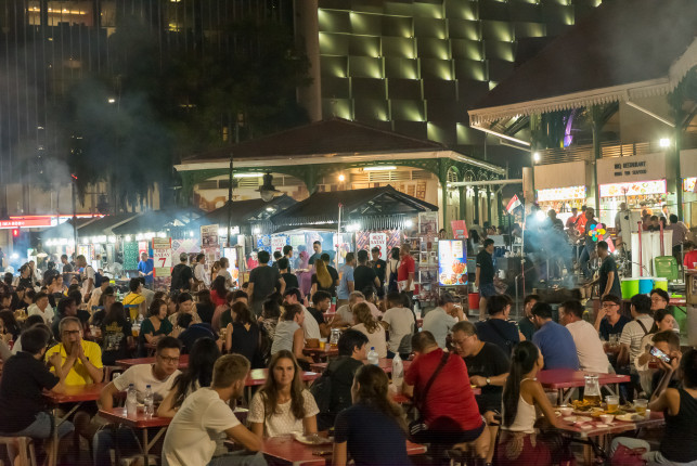 Satay Street ● 65 mm ● 1/60 Sek. bei ƒ / 6,3 ● ISO 7200