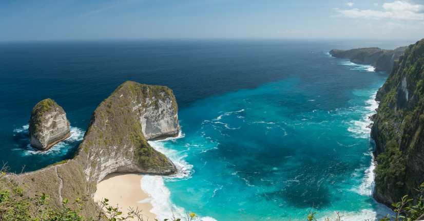 Panorama aus 8 Bildern.
Als Tour über Nusa Penida bei einem Ein-Tages-Ausflug bleibt nicht die Zeit an den Strand hinab zu steigen.