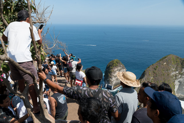 Gedrängel am Selfie-Spot
Und nein, das haben wir nicht gemacht. Lieber ein Panorama-Foto selber machen.
.
.
.
