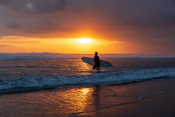 Sunset-Surfing.