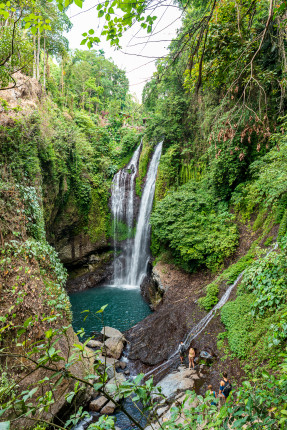 Wir besuchten den Wasserfall auf dem Weg in den Norden Balis am späteren Nachmittag. Es waren nur wenige andere Besucher dort und wir hatten viel Spass mit den fröhlichen local Guides.