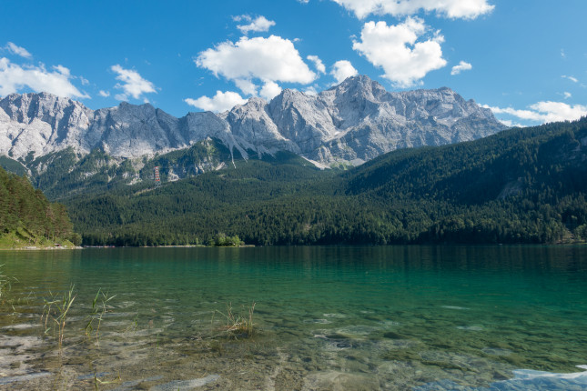 Eibsee bei Grainau / Bayern, Zugspitze und Zugspitzmassiv.