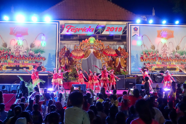 Singaraya - Festival ● 70 mm ● 1/160 Sek. bei ƒ / 2,8 ● ISO 3200