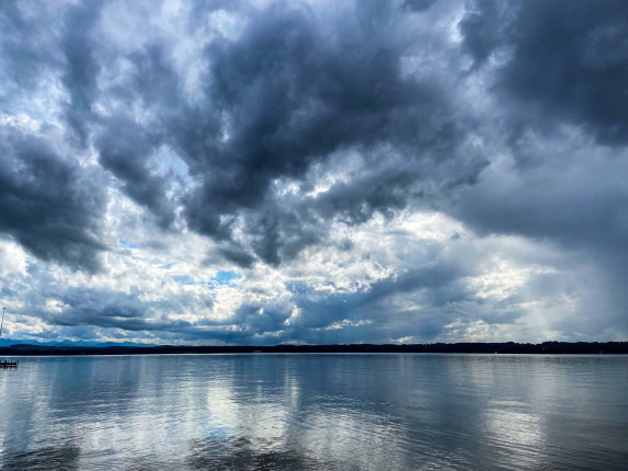 Lichtstimmung am Standberger See - Braut sich da was zusammen?