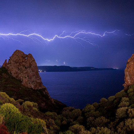 Blitzgewitter ● 30 mm ● 8.0 Sek. bei ƒ / 8,0 ● ISO 640