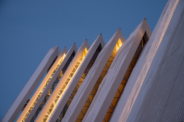 Tromsoe Kathedrale ● 70 mm ● 1/10 Sek. bei ƒ / 7,1 ● ISO 800