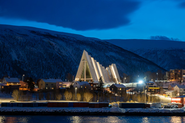 Tromsoe Kathedrale ● 63 mm ● 1/40 Sek. bei ƒ / 4,0 ● ISO 8000