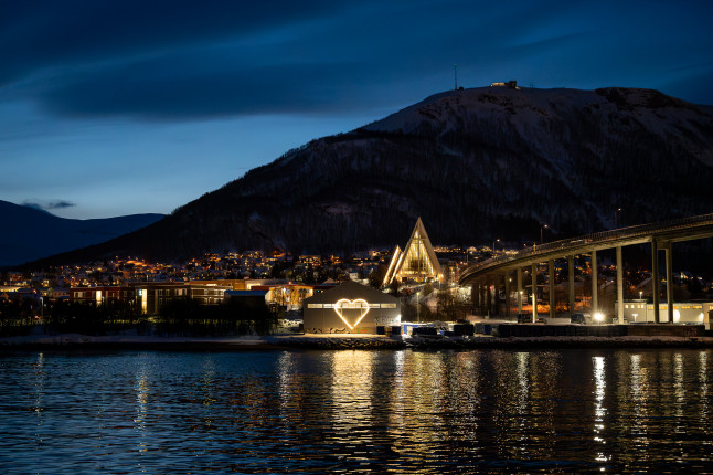 Tromsoe Kathedrale ● 51 mm ● 1/100 Sek. bei ƒ / 4,0 ● ISO 12800