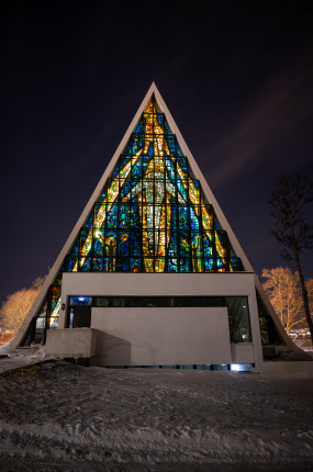 Tromsoe Kathedrale ● 22 mm ● 1/15 Sek. bei ƒ / 2,8 ● ISO 6400